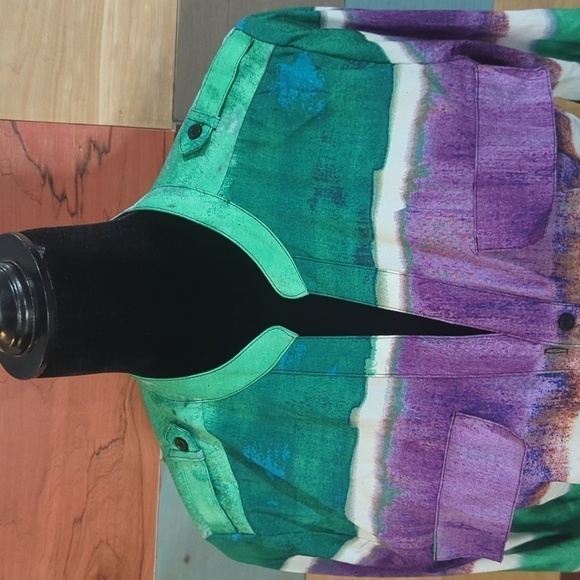 Small, super soft and comfortable Calvin Klein button down - Picture 3 of 8